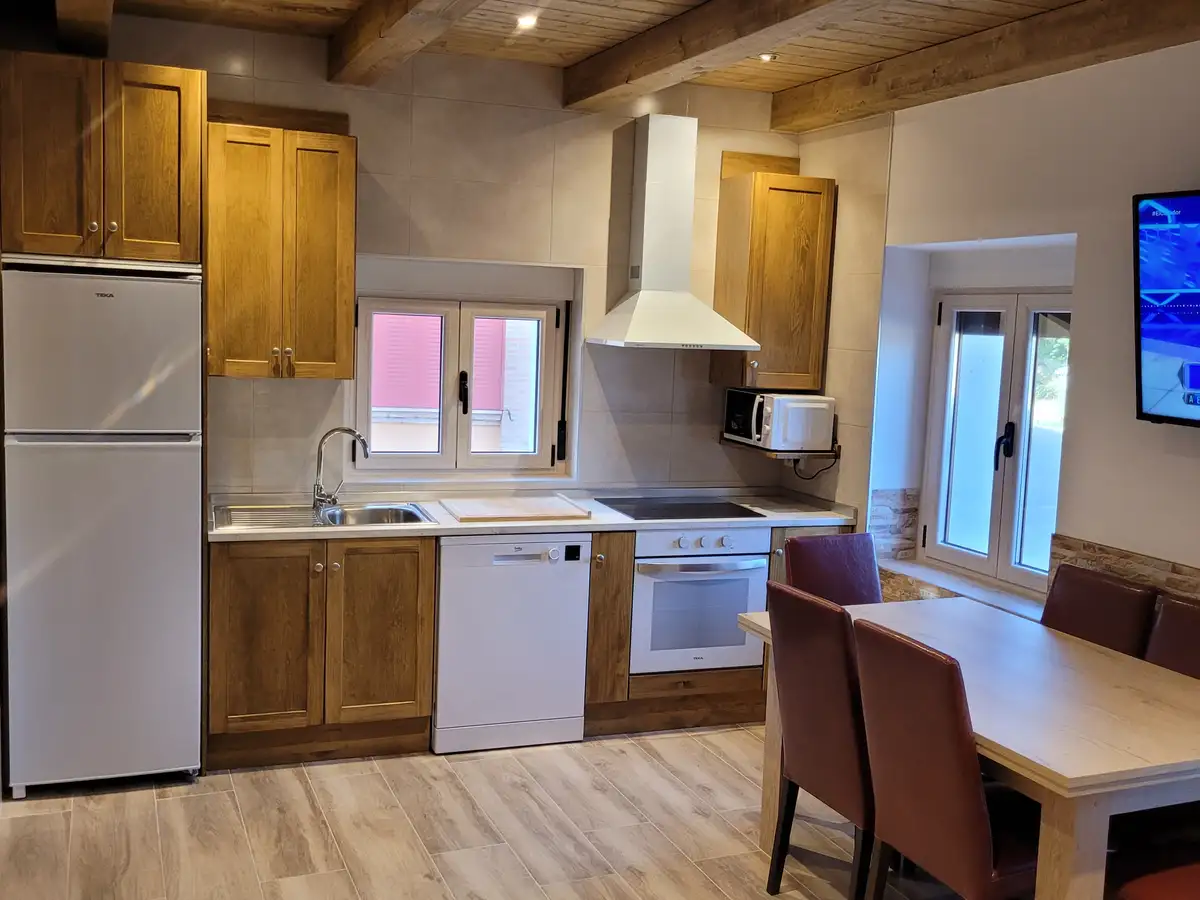 Cocina completa y comedor