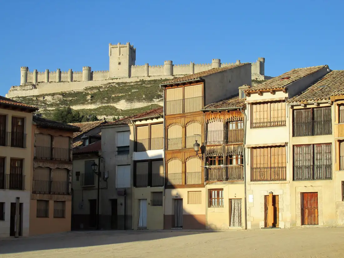 Plaza del Coso de Peñafiel, con sus balcones de madera